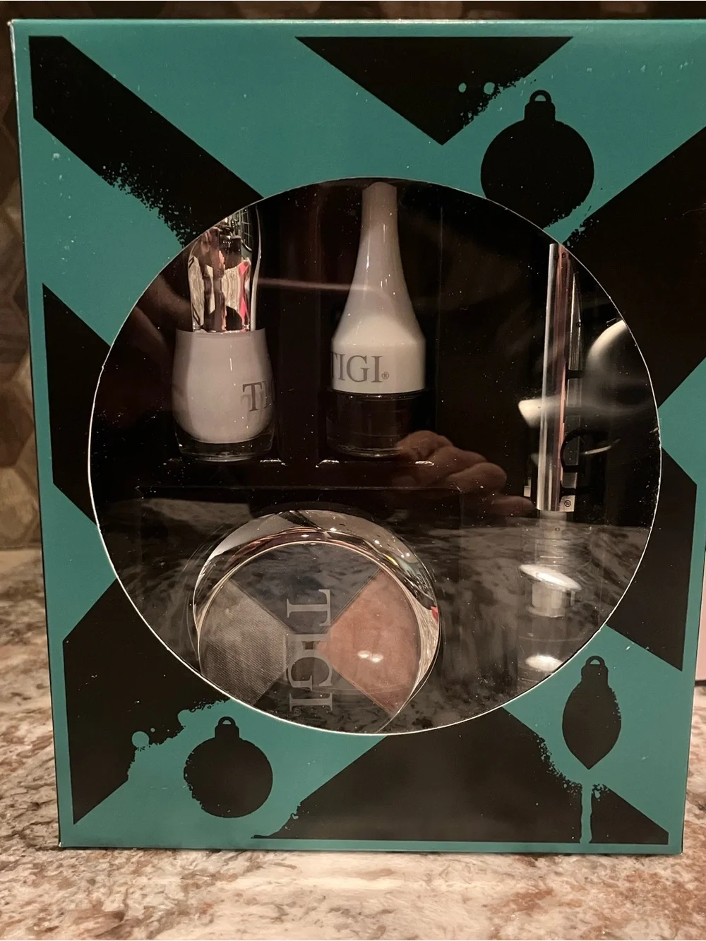 TIGI Eye & Eyeliner Makeup Set with Navy and Rose Shadows